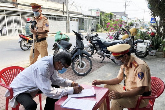 8.706 trường hợp vi phạm trật tự, an toàn giao thông, 14 người tử vong trong ngày đầu nghỉ lễ