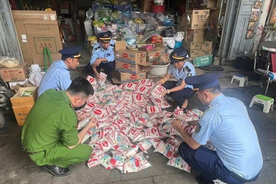 Ngăn chặn thành công hàng trăm kg mì chính nghi giả thương hiệu AJINOMOTO trước khi được đưa ra thị trường