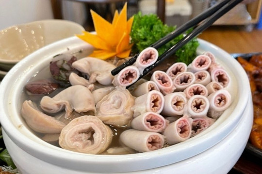 Quán Lòng Chát cơ sở TP Hồ Chí Minh vừa đón đoàn kiểm tra an toàn thực phẩm đột xuất