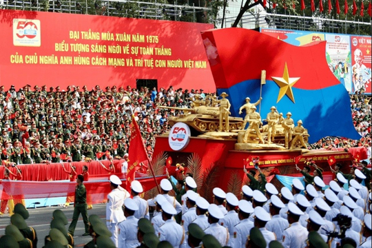 THACO của ông Trần Bá Dương góp dàn xe khủng được thiết kế theo yêu cầu tại lễ diễu binh 30/4