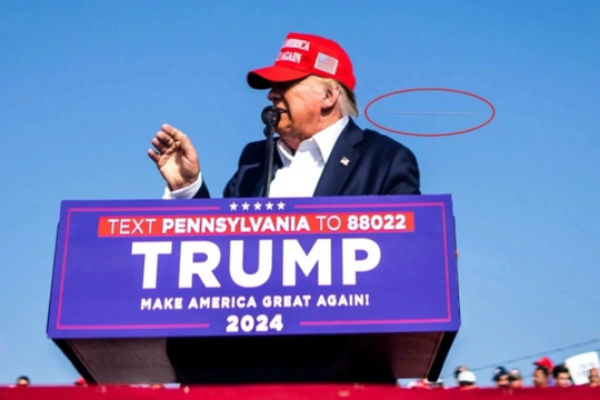 Chụp được khoảnh khắc viên đạn sượt qua đầu ông Trump, người đàn ông giành giải thưởng danh giá