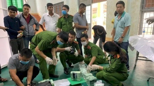 Cảnh sát hình sự bắt khẩn cấp 11 người