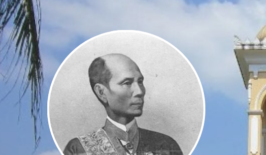 Ngôi mộ chôn đứng tồn tại hơn trăm năm giữa lòng miền Tây mang theo lời trăng trối cao ngạo của tổng đốc nổi tiếng bạo tàn: Kiến trúc lạ kỳ được bao quanh bởi 12 trụ đá