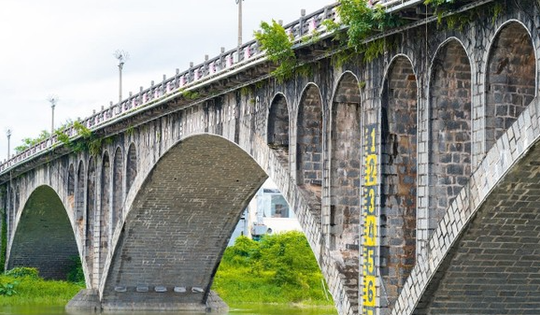 Cây cầu vòm đá duy nhất đất nước: Được nữ kiến trúc sư người Pháp thiết kế, công nhân Việt Nam – Trung Quốc phối hợp xây dựng trong vòng 2 năm