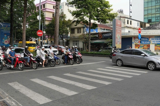 Từ 2025: Lỗi sẽ bị coi như vượt đèn đỏ của ô tô và bị phạt từ 18-20 triệu đồng, người dân biết để chấp hành