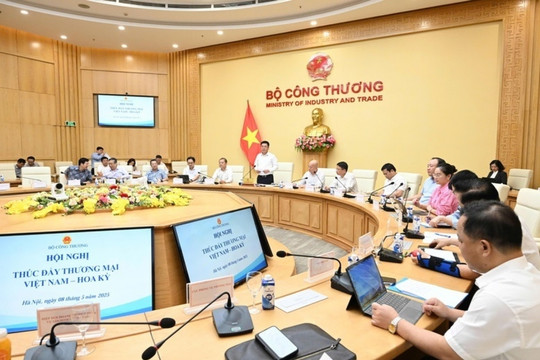 Đoàn đàm phán Chính phủ họp với các 'ông lớn' xuất khẩu hàng sang Mỹ