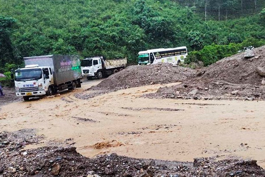 Cảnh báo: Trong 6 giờ tới, người dân tại Tủa Chùa (Điện Biên) và Quỳnh Nhai (Sơn La) chú ý nguy cơ lũ quét, sạt lở!