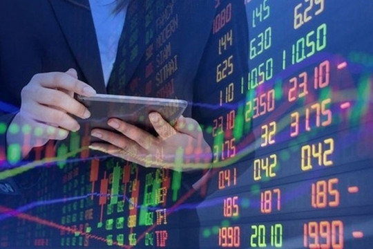 VN-Index bật tăng gần 16 điểm, thanh khoản vọt 21.000 tỷ đồng: Nhà đầu tư nên làm gì?