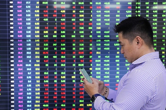 Cổ phiếu đáng chú ý 13/5: DBC, HHV, DCM