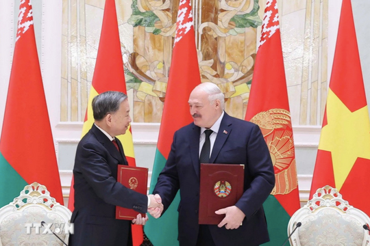 Tổng Bí thư Tô Lâm và Tổng thống Aleksandr Lukashenko ký tuyên bố nâng cấp quan hệ Việt Nam - Belarus