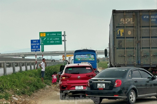 Cao tốc Bắc - Nam: Cách nào để các trạm dừng nghỉ kịp tiến độ?