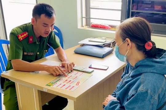 Chị T. đến tiệm vàng để nhận hàng của 'quân nhân Mỹ', chủ tiệm lập tức báo công an, được đề nghị khen thưởng