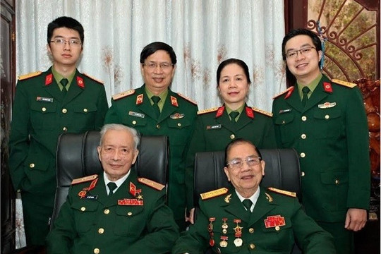 Gia đình duy nhất Việt Nam có 3 bố con cùng vinh dự được nhận Giải thưởng Hồ Chí Minh, 2/3 người mang hàm tướng quân đội
