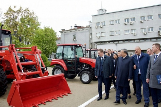 Việt Nam đủ năng lực sản xuất động cơ xe xây dựng cho Belarus