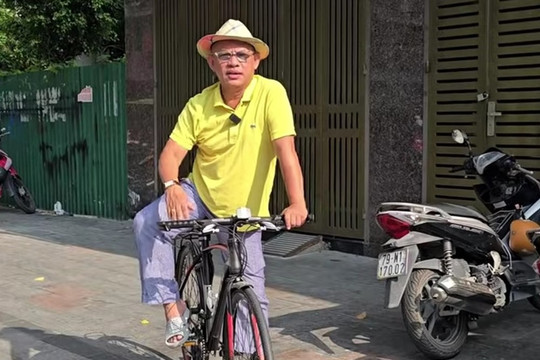 Ông chủ Điền Quân Color Man đi dép lê, đạp xe đạp làm môi giới bất động sản, lo lắng 'không trụ nổi qua 1 tháng'