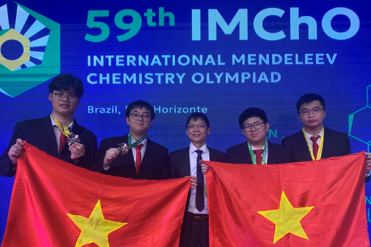 Quá vui, Việt Nam giành cú đúp Huy chương Vàng tại 'kỳ thi Hóa học khó nhất hành tinh'