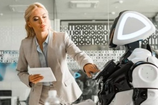 Doanh nghiệp tin tuyệt đối vào AI, sa thải hàng nghìn nhân sự bỗng nhiên phải tuyển dụng lại vì một lí do