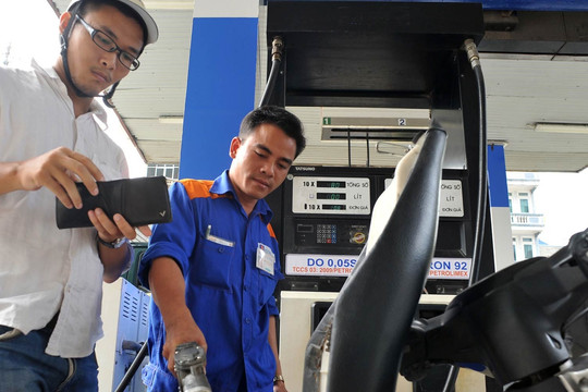 Giá xăng có thể đảo chiều tăng sau 2 lần giảm