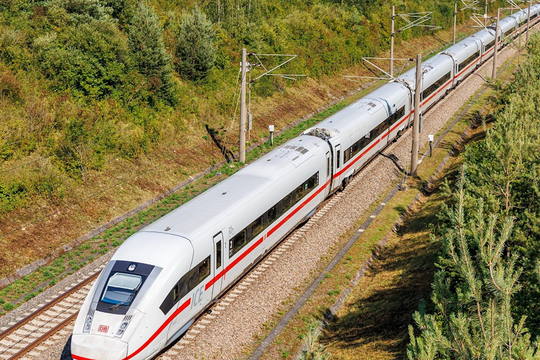 Phó Thủ tướng chỉ đạo xem xét đề xuất làm đường sắt tốc độ cao của Vinspeed