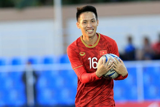 Chàng tiền vệ nổi tiếng với biệt danh ‘người không phổi’ của tuyển Việt Nam từng gây sốt khi xây nhà lầu 10 tỷ tặng bố mẹ, giờ lại khiến dân mạng rần rần vì ‘tậu’ biệt thự hạng sang cho vợ
