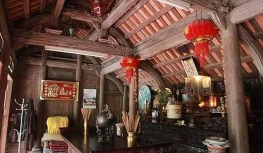 Ngôi nhà cổ dựng hoàn toàn từ gỗ quý như 'vàng ròng lộ thiên' toả hương thơm ngát khiến ai nấy đều sửng sốt