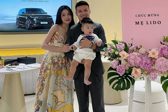 Chiếc xe 8 tỷ vừa được cầu thủ Quang Hải tặng, Chu Thanh Huyền đi xế xịn nhưng có điều kiện
