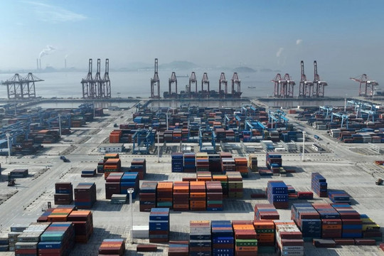 Mỹ - Trung 'đình chiến', lượng đặt container từ Trung Quốc sang Mỹ tăng vọt 300%