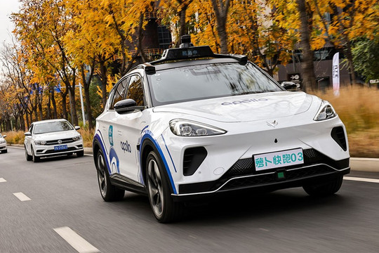 Taxi tự lái 'made in China' xâm nhập châu Âu