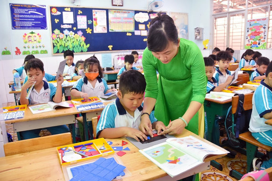 Dự kiến bỏ chia hạng chức danh nghề nghiệp với nhà giáo, lương của giáo viên sẽ được tính thế nào?