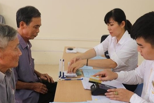 Nghỉ hưu năm 2025, đóng BHXH đủ 21 năm, lương hưu mỗi tháng nhận được bao nhiêu?