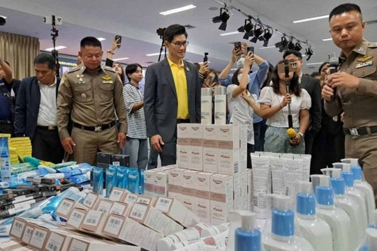 Triệt phá 'tổng kho hàng giả' với hơn 78.000 sản phẩm do 2 người Trung Quốc cầm đầu tại Thái Lan