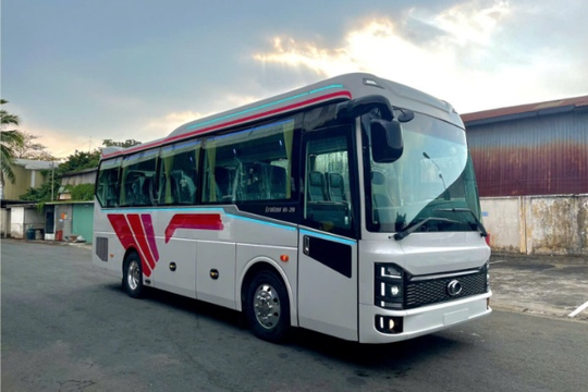 THACO của ông Trần Bá Dương giao lô xe cao cấp cho khách VIP, tung chính sách bảo hành đặc biệt
