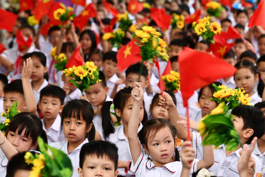 Trình Quốc hội miễn học phí trường công, hỗ trợ học sinh trường tư