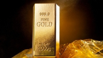 Giá vàng vừa chạm đỉnh hai tuần đã lao dốc: Chuyện gì đang diễn ra?