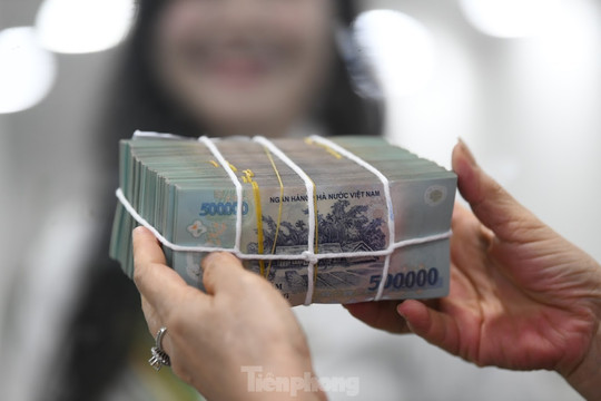 Nguồn tiền rất lớn từ người dân vừa gửi ngân hàng