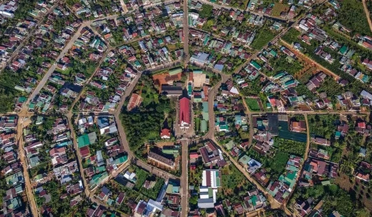 Ngắm nhìn ngôi làng 70 tuổi lấy tên Thủ đô có quy hoạch đặc biệt từ ý tưởng của một cha xứ