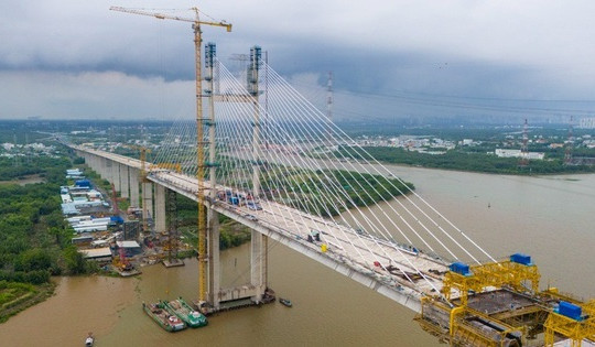 Hai cây cầu dây văng tĩnh không cao nhất Việt Nam khởi công từ 10 năm trước đang nỗ lực về đích
