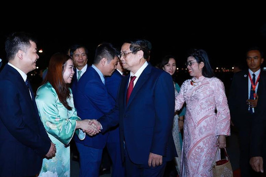 Thủ tướng Phạm Minh Chính tới Kuala Lumpur, bắt đầu thăm Malaysia và dự Hội nghị Cấp cao ASEAN