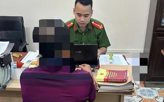 Ông P. mang sổ đỏ đi vay 60 triệu để chuyển khoản, công an lập tức ngăn chặn, mời lên làm việc