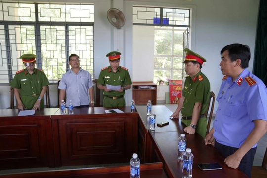 Khởi tố một Chủ tịch UBND xã cùng công chức tài chính kế toán