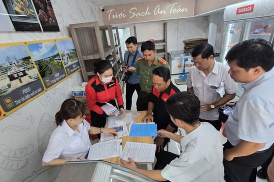 Người tố C.P. Việt Nam bán thịt heo bệnh chính thức được cơ quan chức năng mời lên làm việc