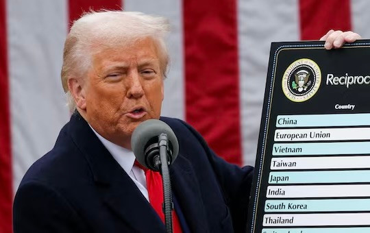 Ông Trump vừa được 'giải cứu'