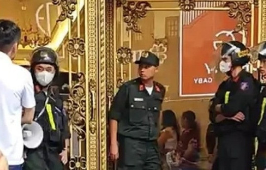 Từ vụ trùm giang hồ Tuấn ‘thần đèn’ bị khám nhà, hành vi bảo kê là gì?