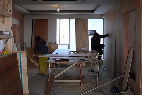 Phát hiện 216 tỷ đồng tiền mặt giấu kín trong bức tường tại nhà cũ của 1 bác sĩ
