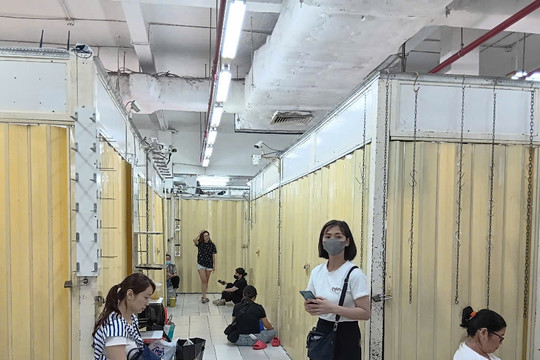 Sau khi bị kiểm tra, tiểu thương tại trung tâm mua sắm Saigon Square có động thái lạ