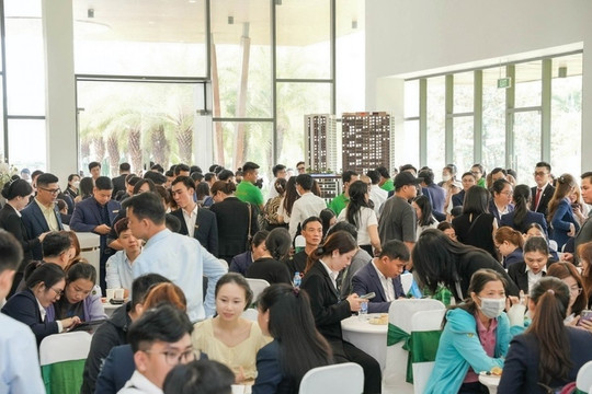 Giá tăng gấp 4 lần, hàng loạt 'suất ngoại giao' trôi nổi: Ai đang thật sự ở nhà xã hội?