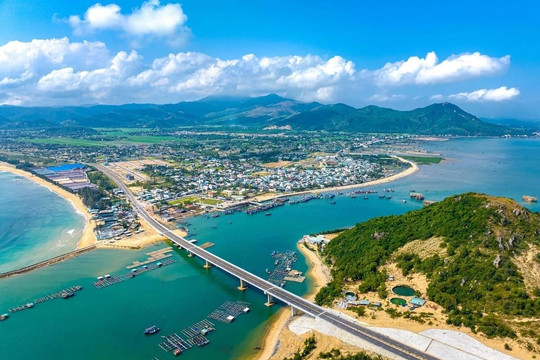 Tỉnh có đường bờ biển đẹp nhất cả nước hút 50 dự án đầu tư, tổng vốn đạt hơn 16.000 tỷ đồng