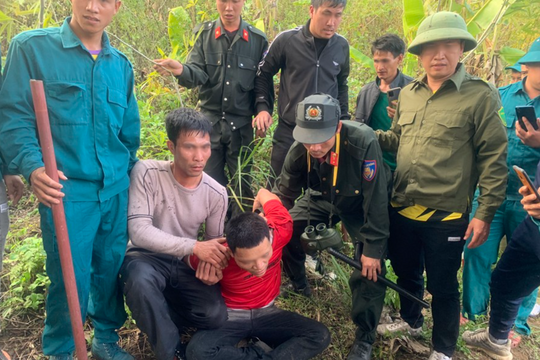 Khống chế, bắt giữ Vũ Văn Cường dùng dao đâm mẹ tử vong