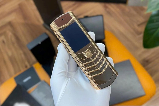 Thu giữ 3 điện thoại Vertu của cựu Phó Chánh án TAND Cấp cao