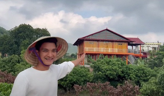Nhà sàn bạc tỷ mà nghệ sĩ hài bán bún đậu báo hiếu cha mẹ: Xây dựng từ loại gỗ đặc biệt, quy mô gần 400m2